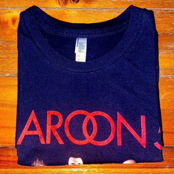 Maroon 5 2015 World Tour Tee - Picture 2 of 5